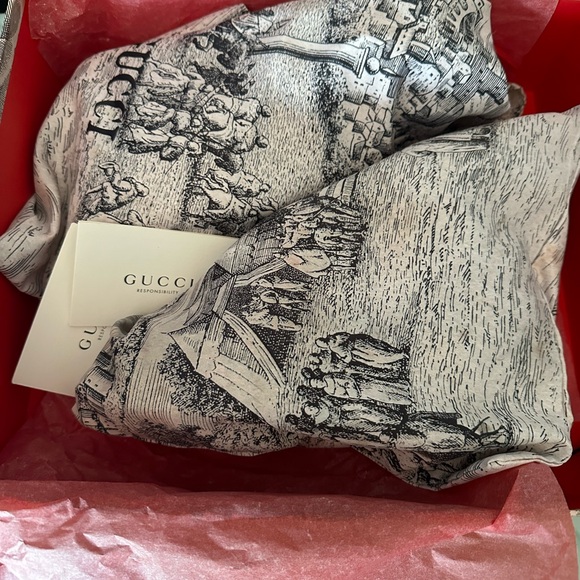 GUCCI shirt and shoes as bundle shirt size medium shoes size 37 100 % authentic - Picture 6 of 13